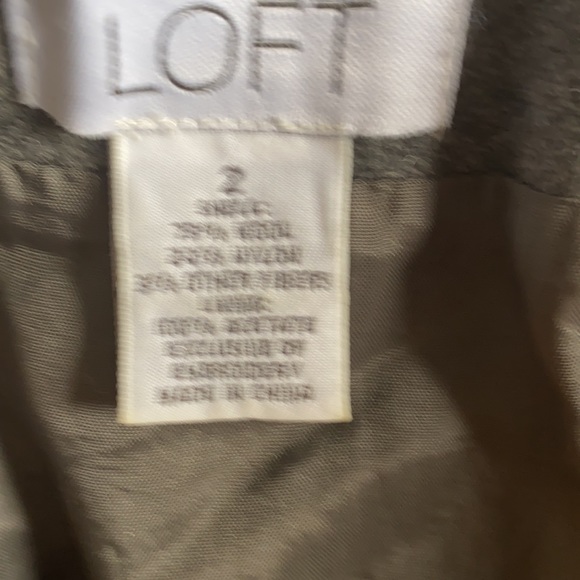 Gray flannel skirt with embroidered pink flowers 2 - Picture 3 of 5